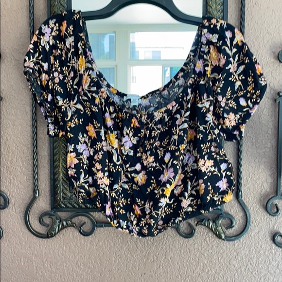 American Eagle Outfitters Tops - American Eagle 🦅 Crop Top